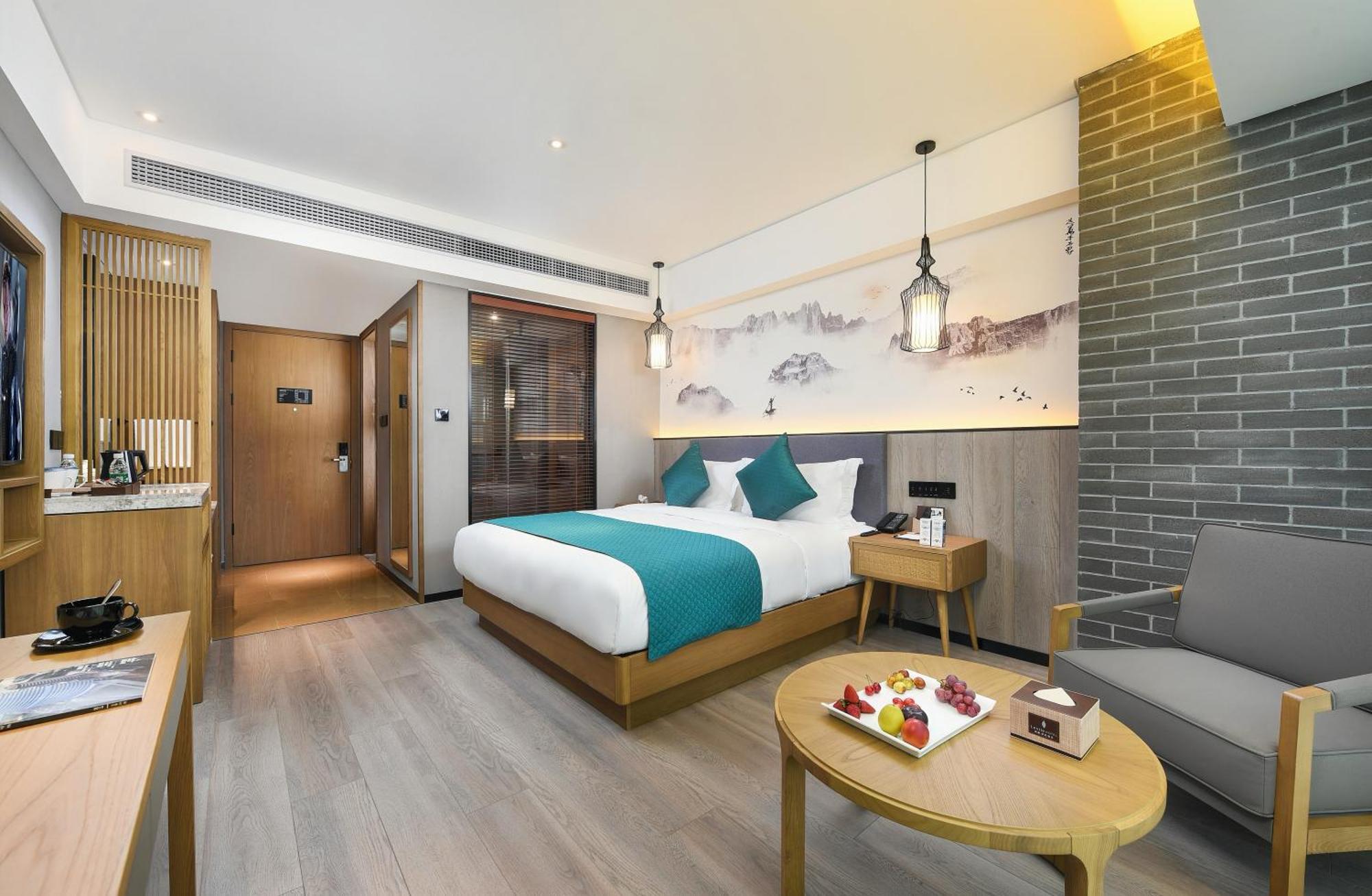 Mehood Lestie International Hotel Nancun Wanbo Metro Station Branch - Free Shuttle Bus To Canton Fair Complex During Canton Fair Period & Free Breakfast & Free Afternoon Tea & Free Midnight Snack & Free Vpn Internet Access Exterior photo